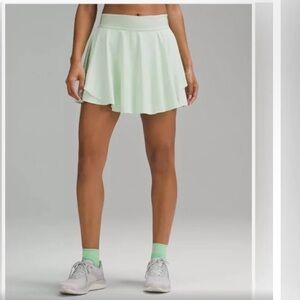 Lululemon soft green court rival tennis skirt women’s size 8